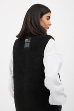 Load image into Gallery viewer, Dey Pile Vest Unisex - black