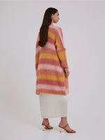 Load image into Gallery viewer, polonio-long-cardigan-rosa-side