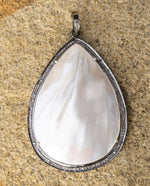 Load image into Gallery viewer, Pearl Diamond Pendant