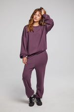 Load image into Gallery viewer, chaser-casbah-plum-pullover-06
