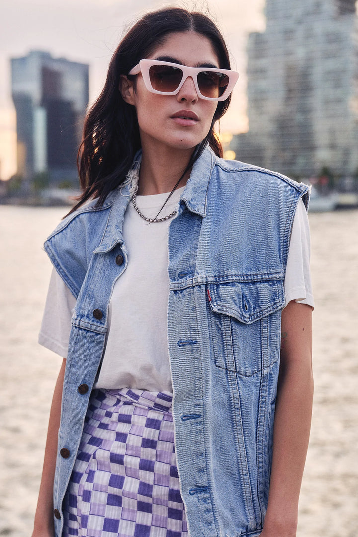 dick-moby-malaga-soft-pink-sunglasses-lifestyle